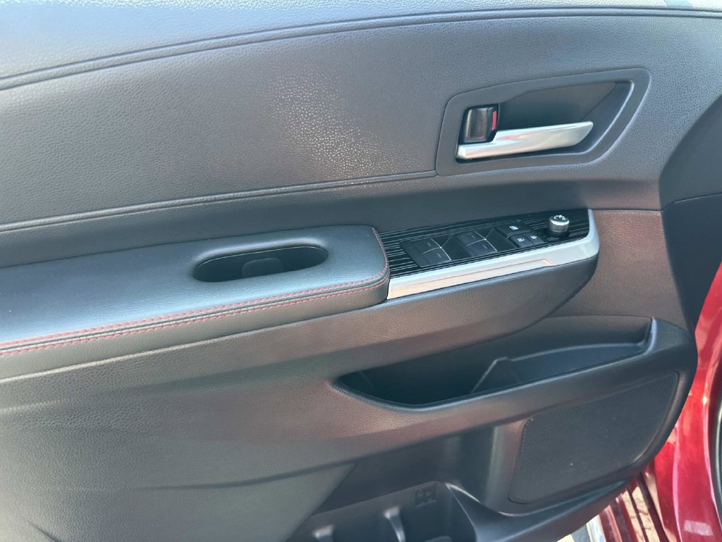 Used 2025 Toyota Sienna XSE FWD image 16