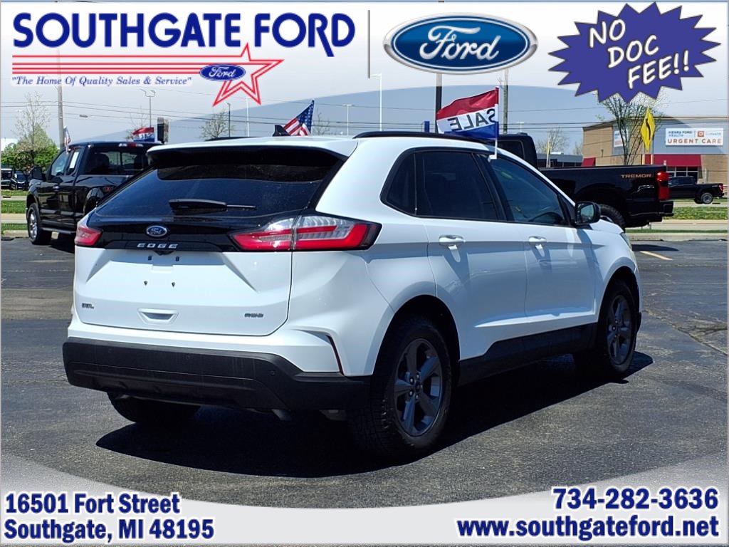 Used 2023 Ford Edge SEL w/ Sport Appearance Package image 2