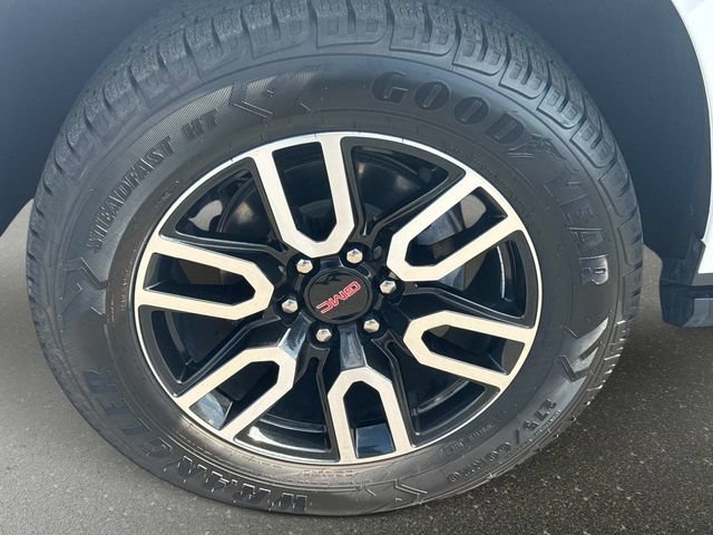 Used 2023 GMC Yukon AT4 w/ AT4 Premium Plus Package AWD/4WD image 10