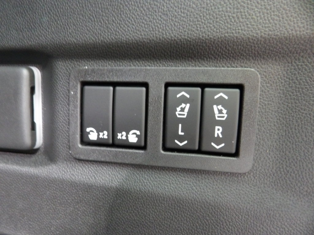 Used 2026 GMC Yukon AT4 Ultimate AWD/4WD image 47