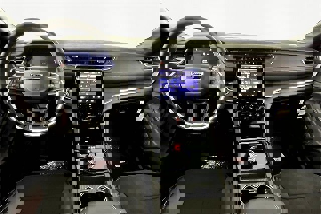 New 2025 Jeep Grand Cherokee Laredo image 6