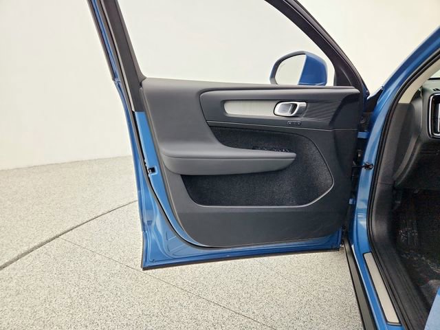 Certified 2025 Volvo XC40 B5 Plus image 23