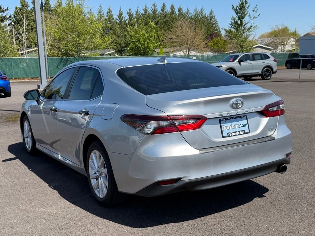 Used 2022 Toyota Camry LE FWD image 5