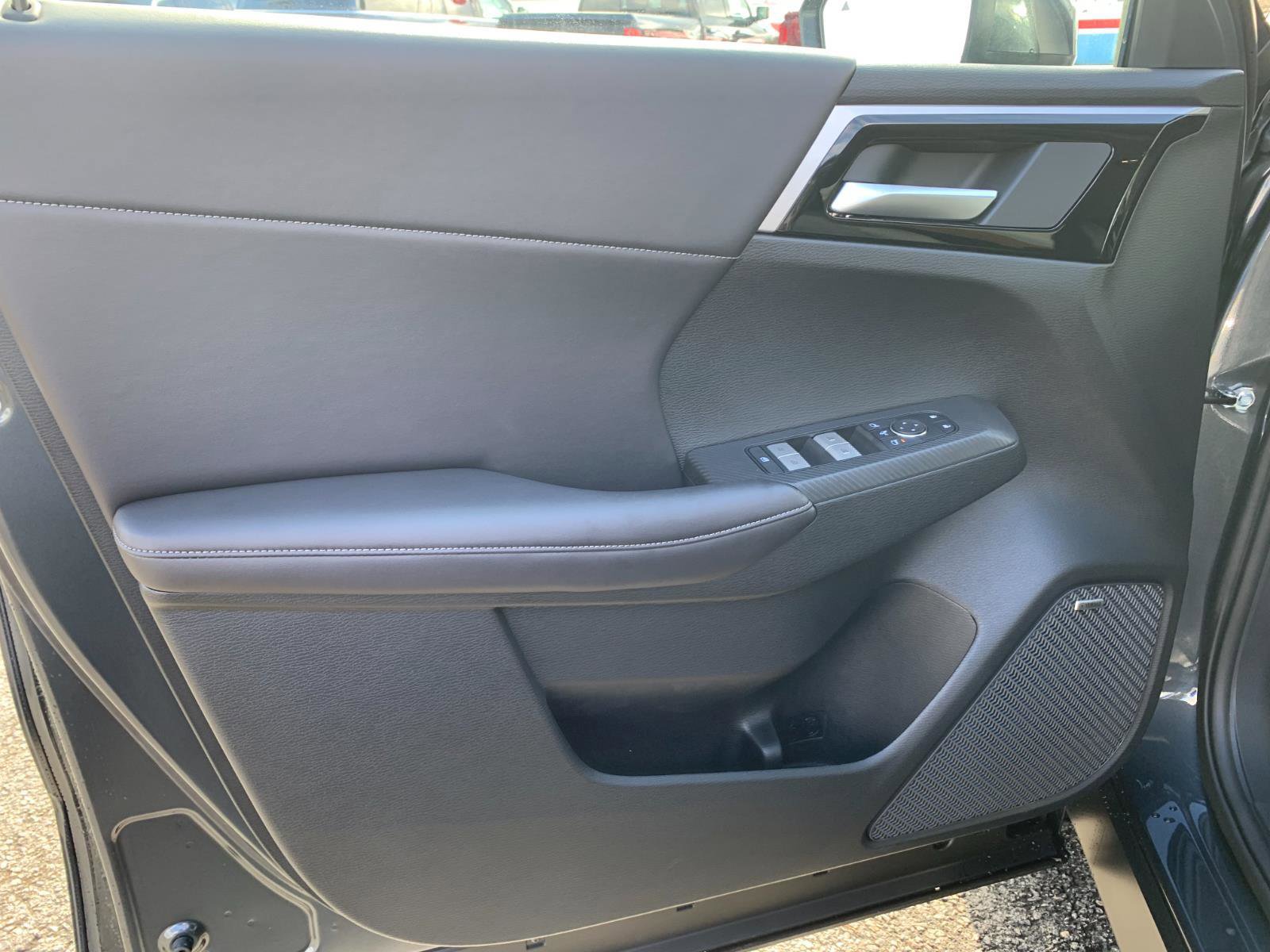 New 2025 Mitsubishi Outlander SE image 7