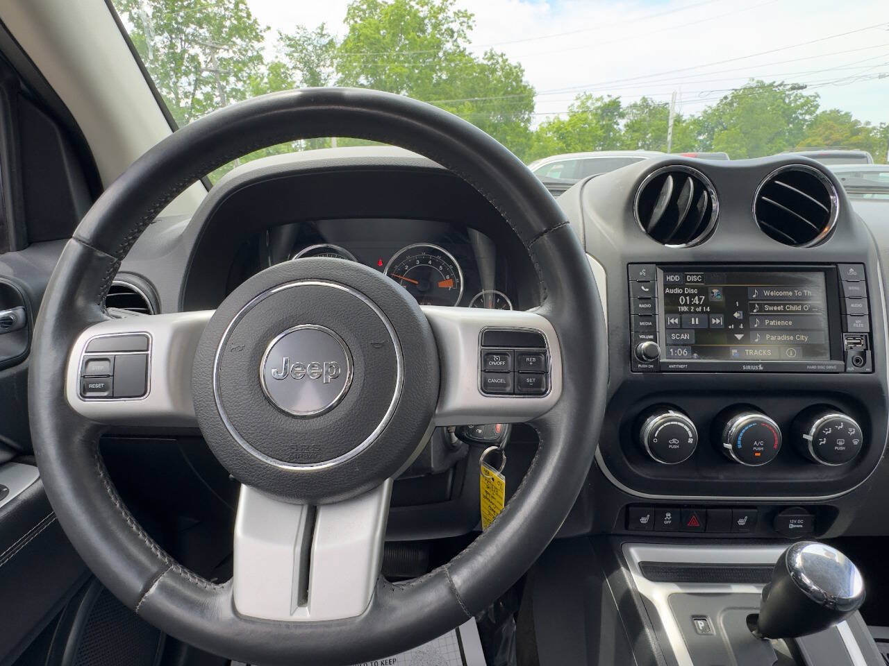 Used 2015 Jeep Compass Latitude AWD/4WD image 16