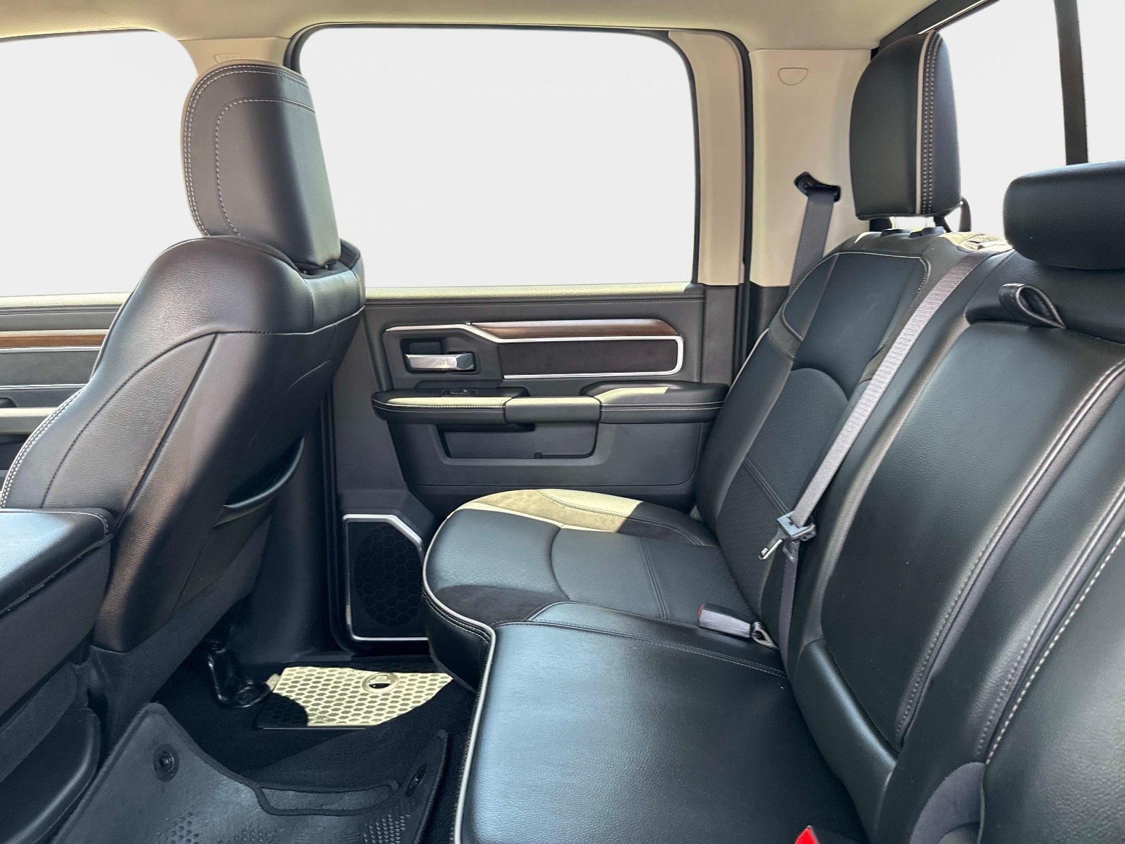 Used 2024 RAM 2500 Laramie AWD/4WD image 13