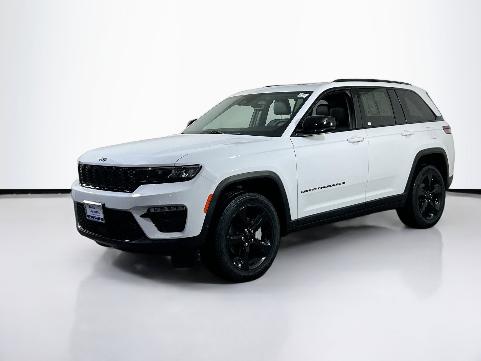 Used 2023 Jeep Grand Cherokee Limited w/ Black Appearance Package AWD/4WD image 1