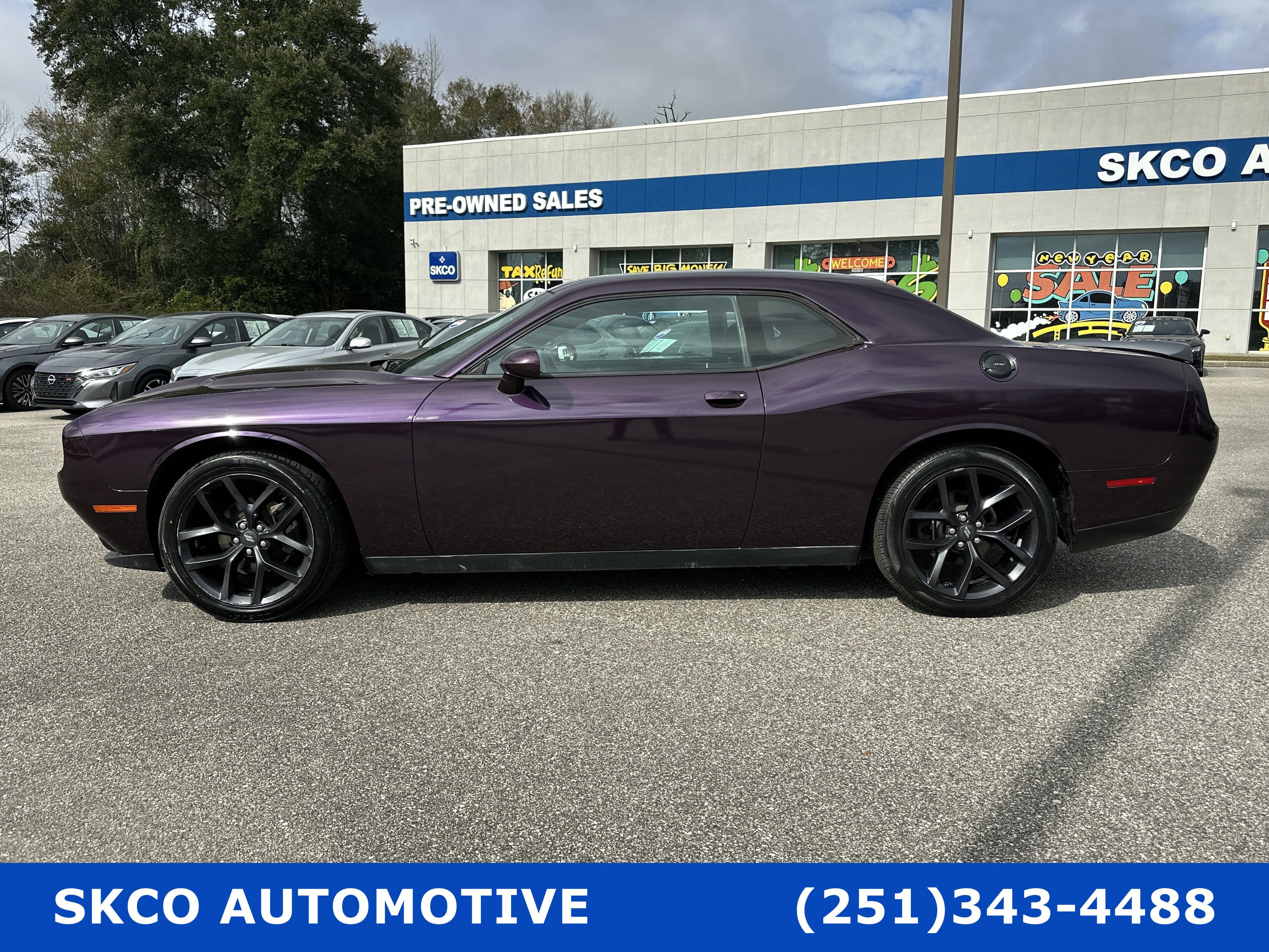 Used 2020 Dodge Challenger SXT w/ Blacktop Package image 2