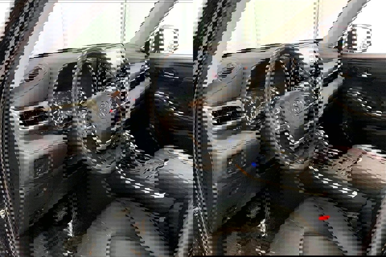 Used 2022 Toyota Highlander XLE image 14