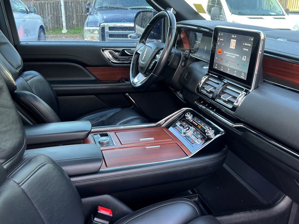 Used 2021 Lincoln Navigator Reserve image 16