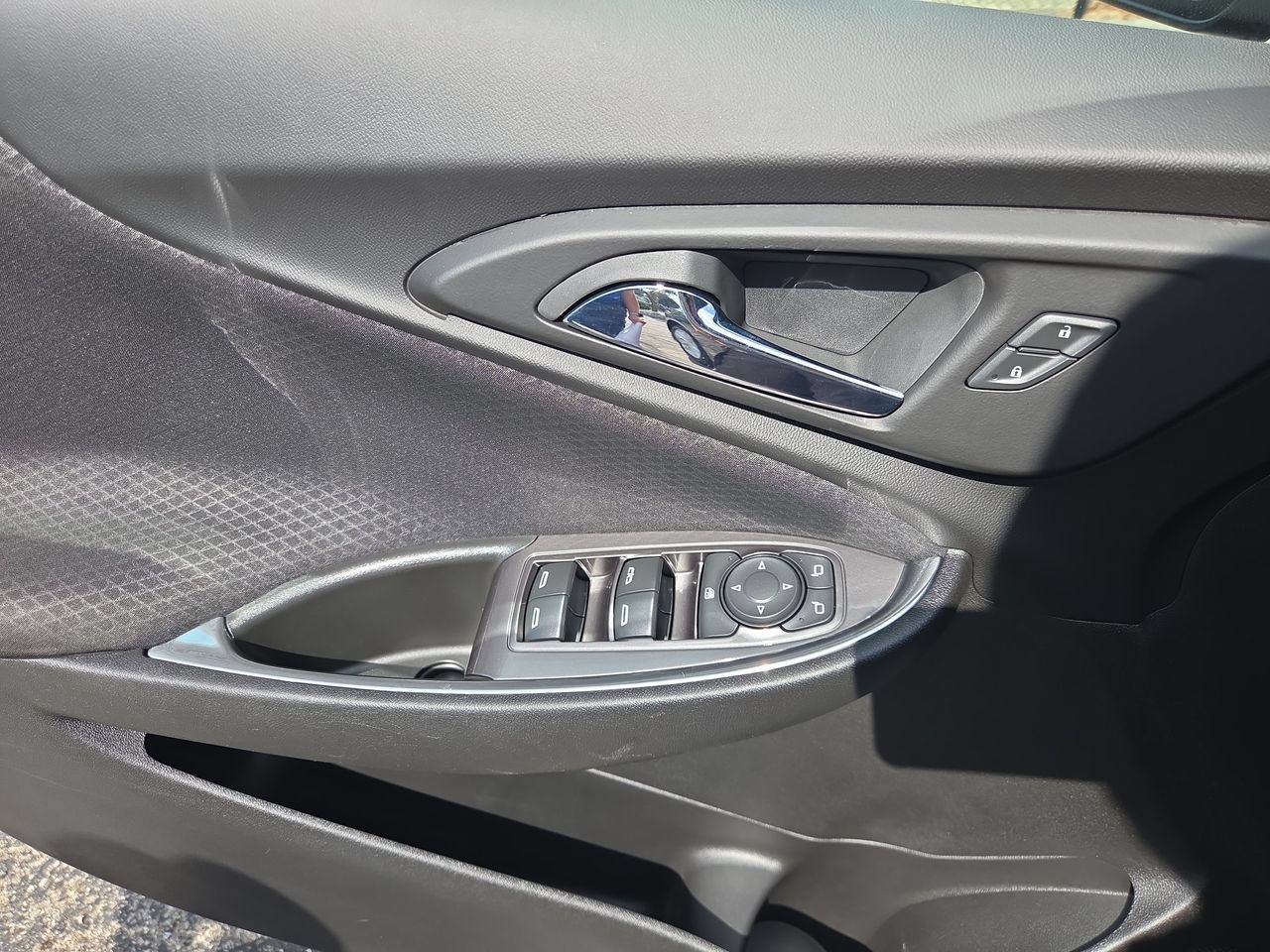 Used 2018 Chevrolet Malibu LT FWD image 16