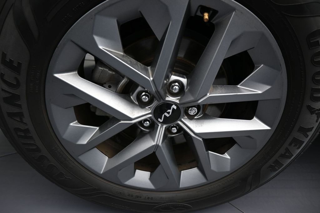 Used 2024 Kia Telluride LX FWD image 43