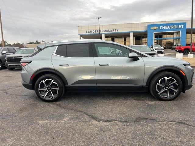 New 2026 Chevrolet Equinox EV LT image 2