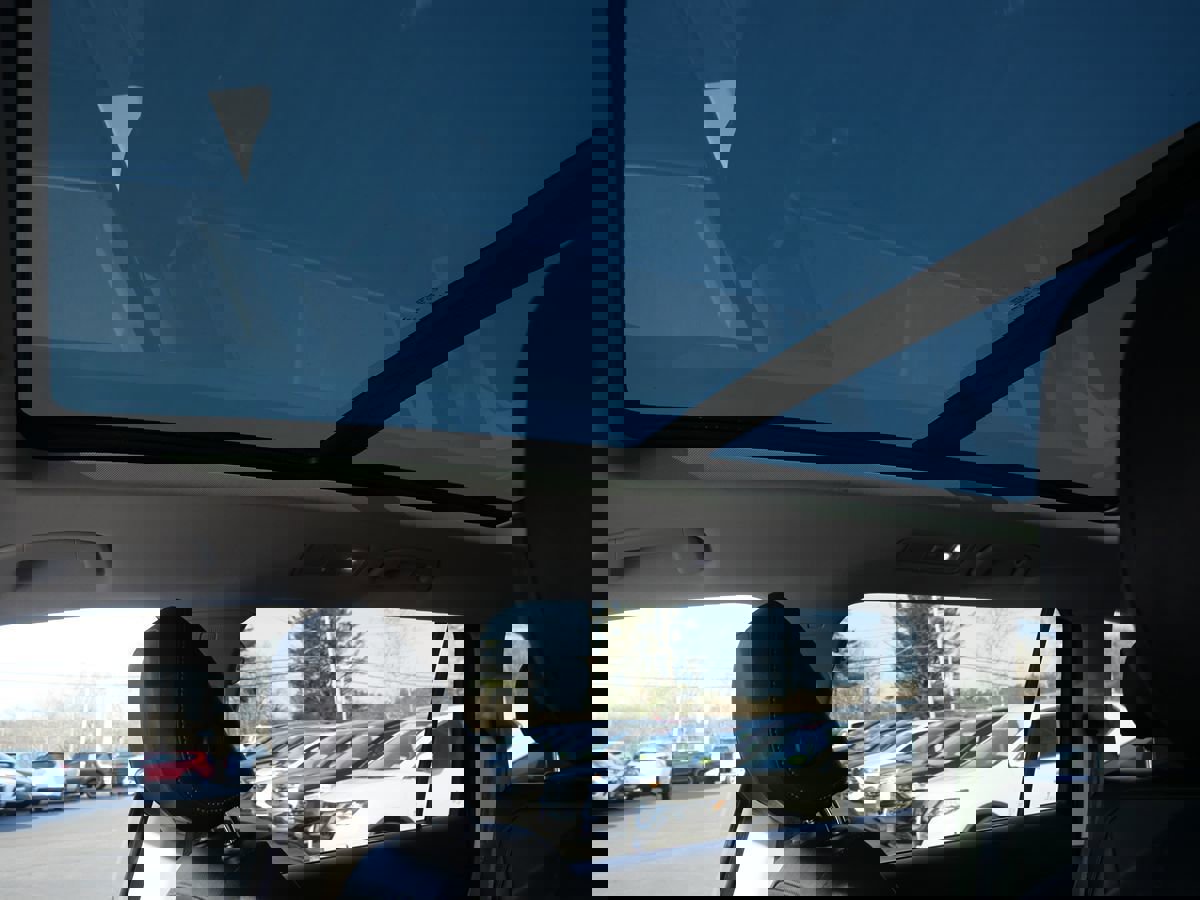 Used 2020 Volkswagen Tiguan SEL image 16