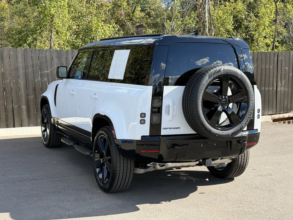 New 2026 Land Rover Defender 110 X-Dynamic SE image 3