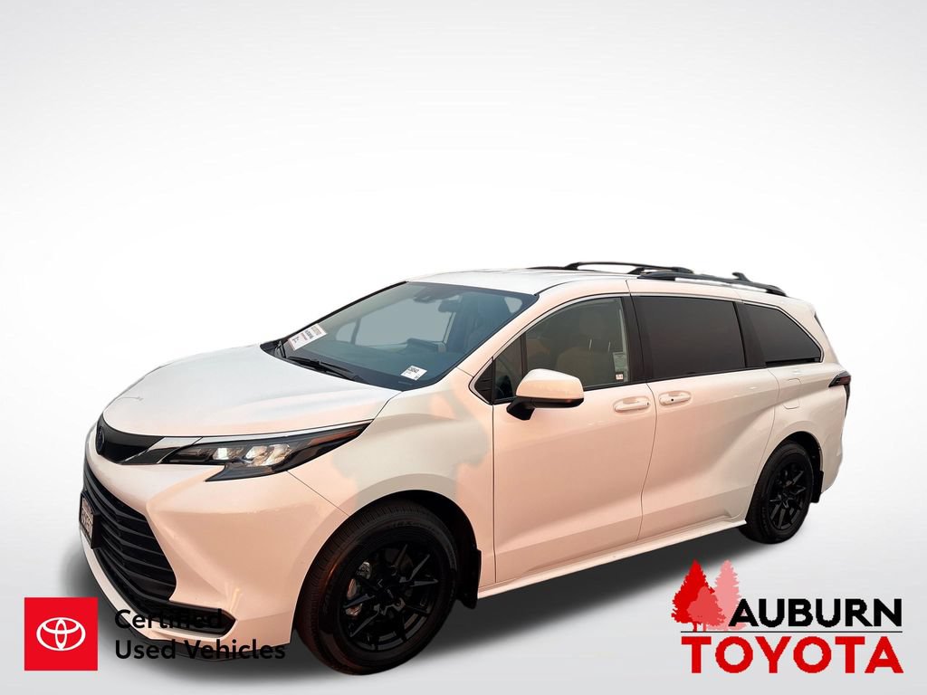 Certified 2025 Toyota Sienna LE AWD/4WD image 4