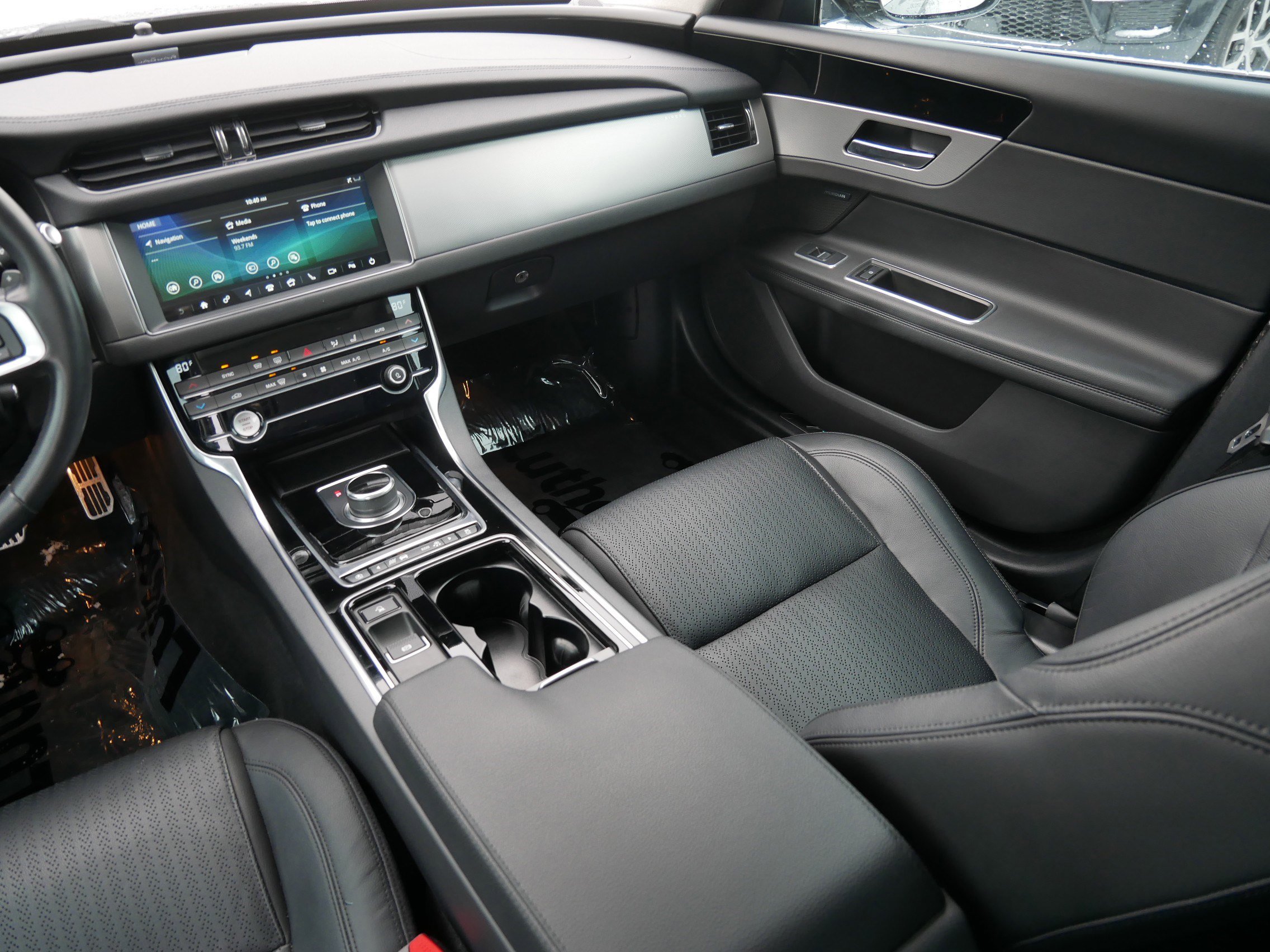 Used 2020 Jaguar XF Prestige image 11