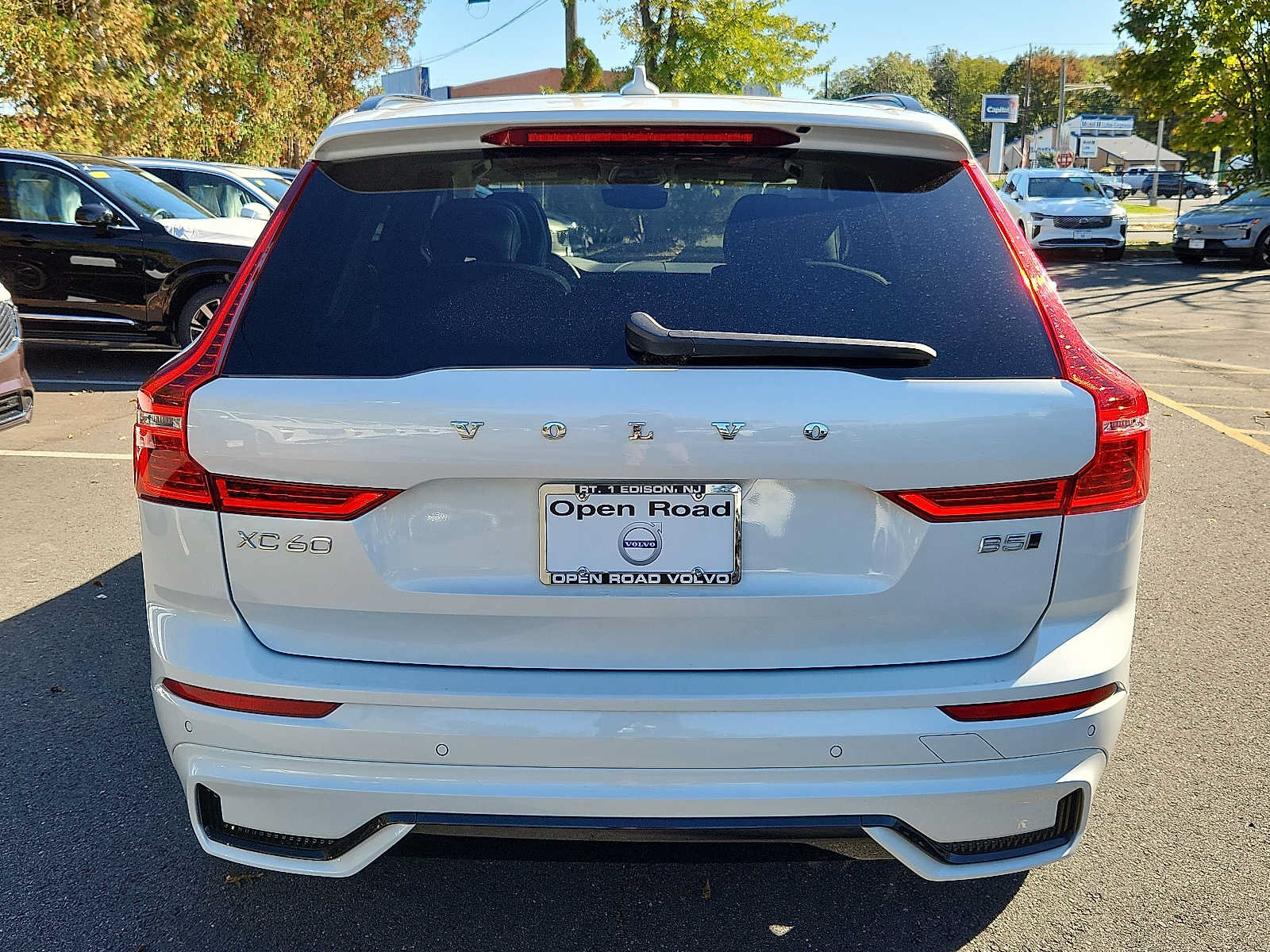 Certified 2024 Volvo XC60 B5 Plus w/ Climate Package AWD/4WD image 5