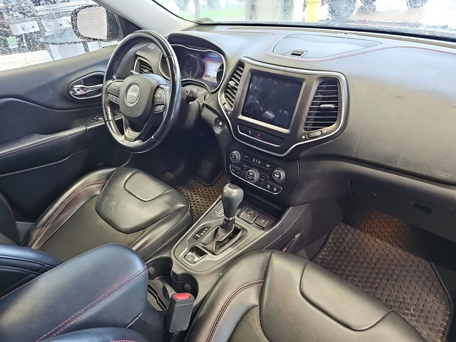 Used 2020 Jeep Cherokee Trailhawk w/ Comfort/Convenience Group AWD/4WD image 13