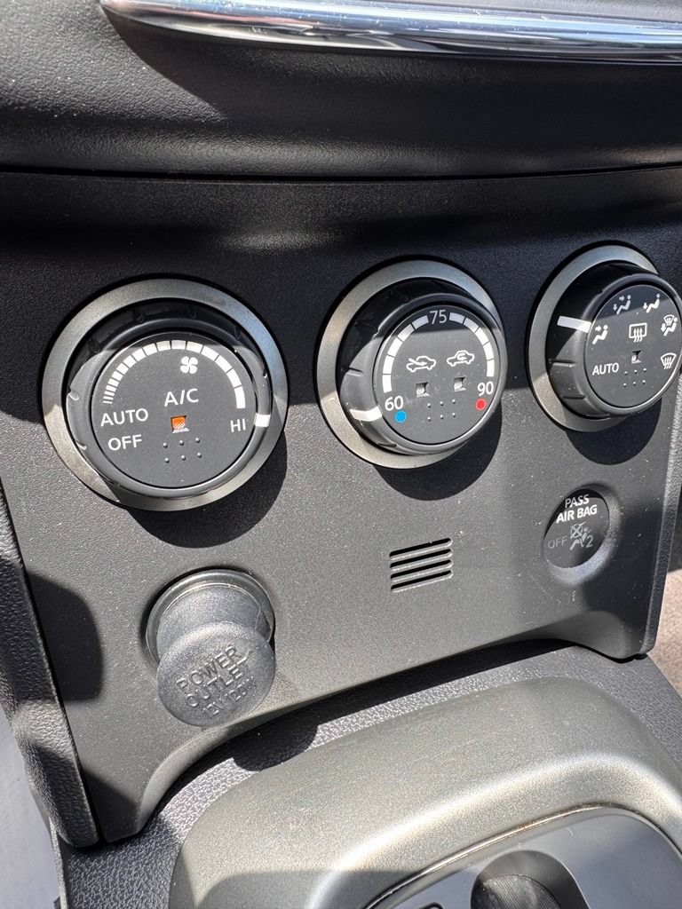 Used 2012 Nissan Rogue SL FWD image 19