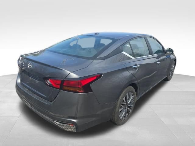 Used 2025 Nissan Altima 2.5 SV image 7