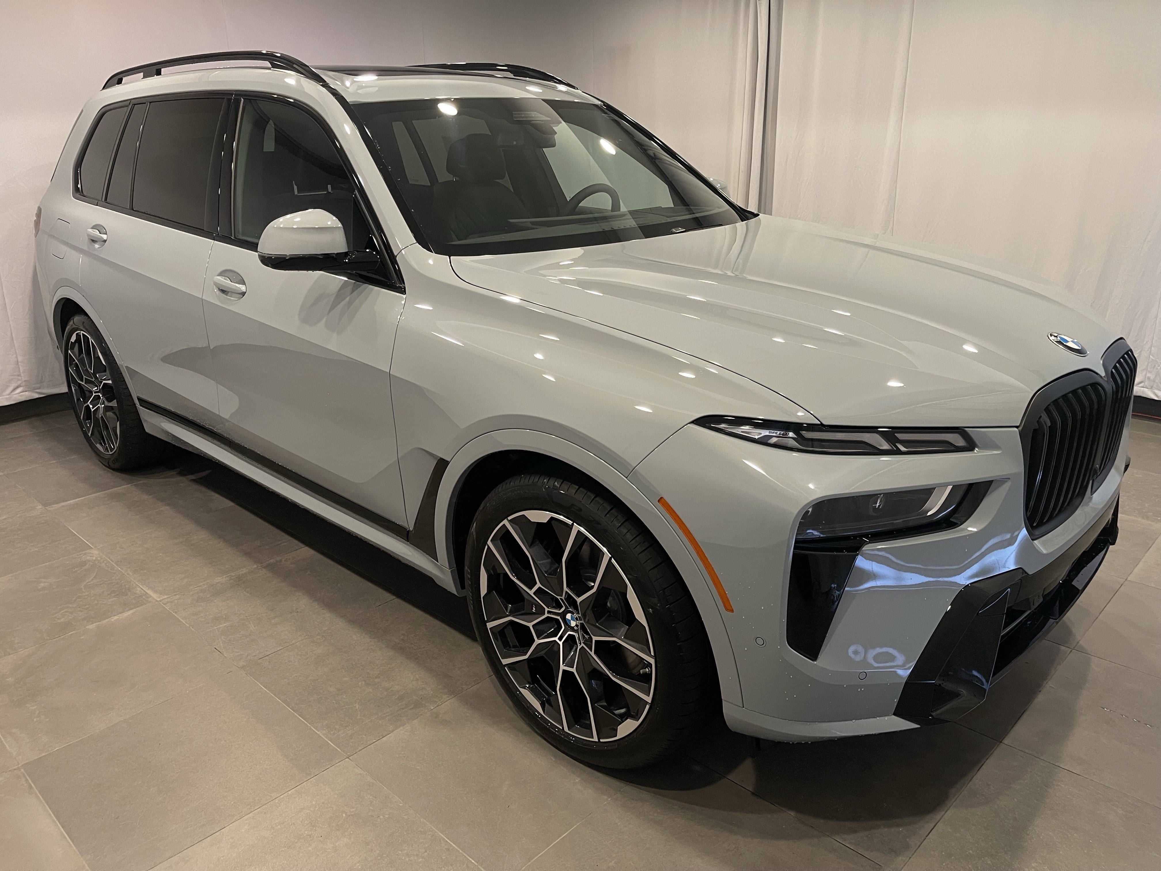 New 2027 BMW X7 xDrive40i w/ M Sport Package AWD/4WD image 3