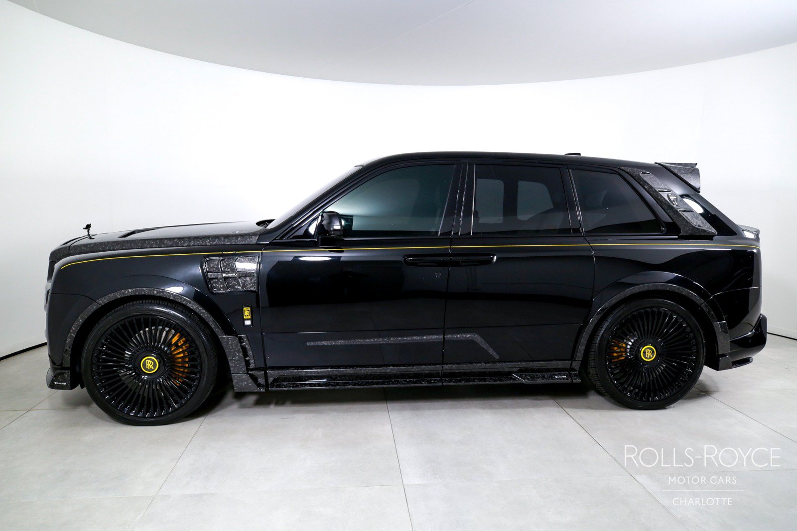 Used 2025 Rolls-Royce Cullinan AWD/4WD image 3