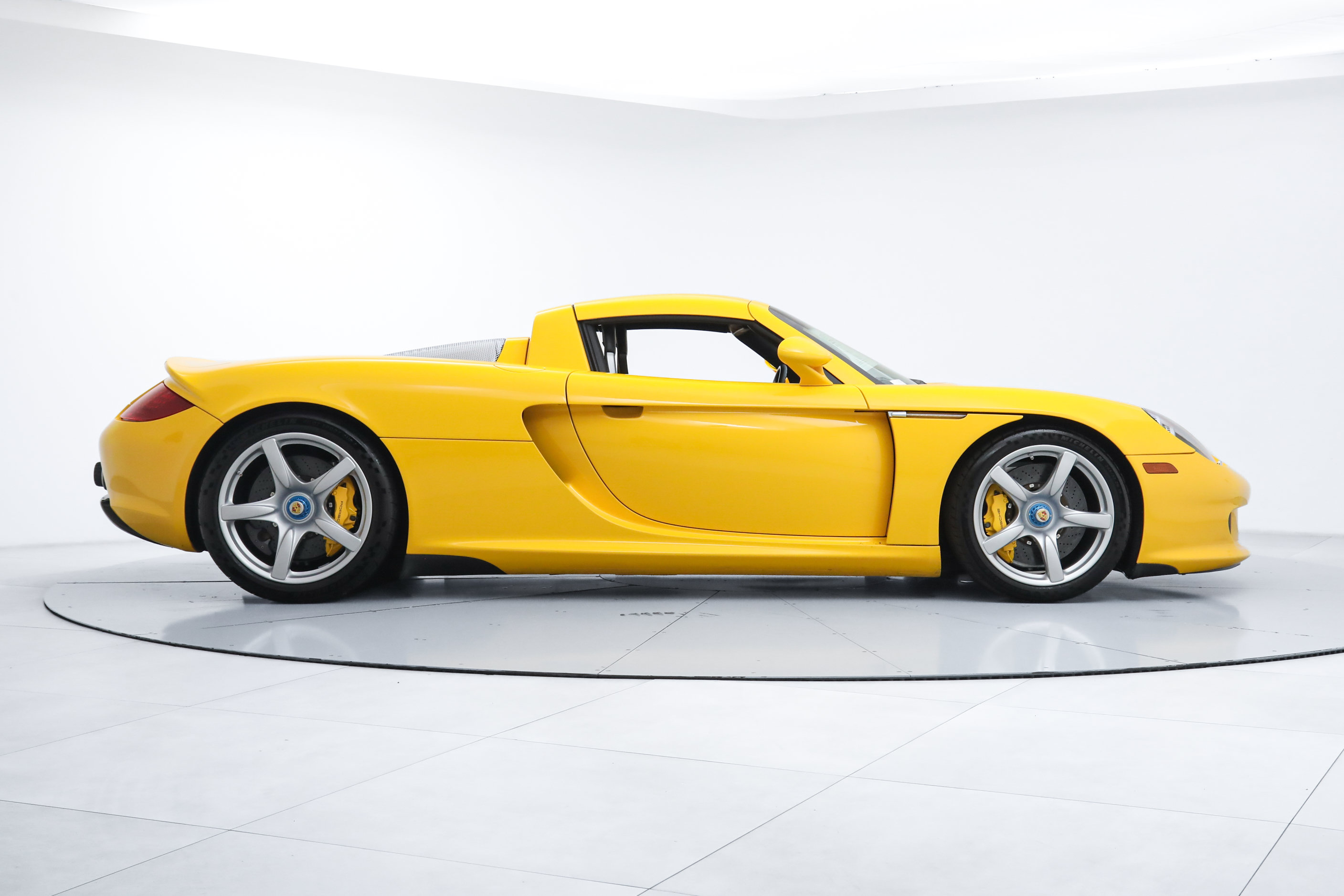 Used 2005 Porsche Carrera GT RWD image 8