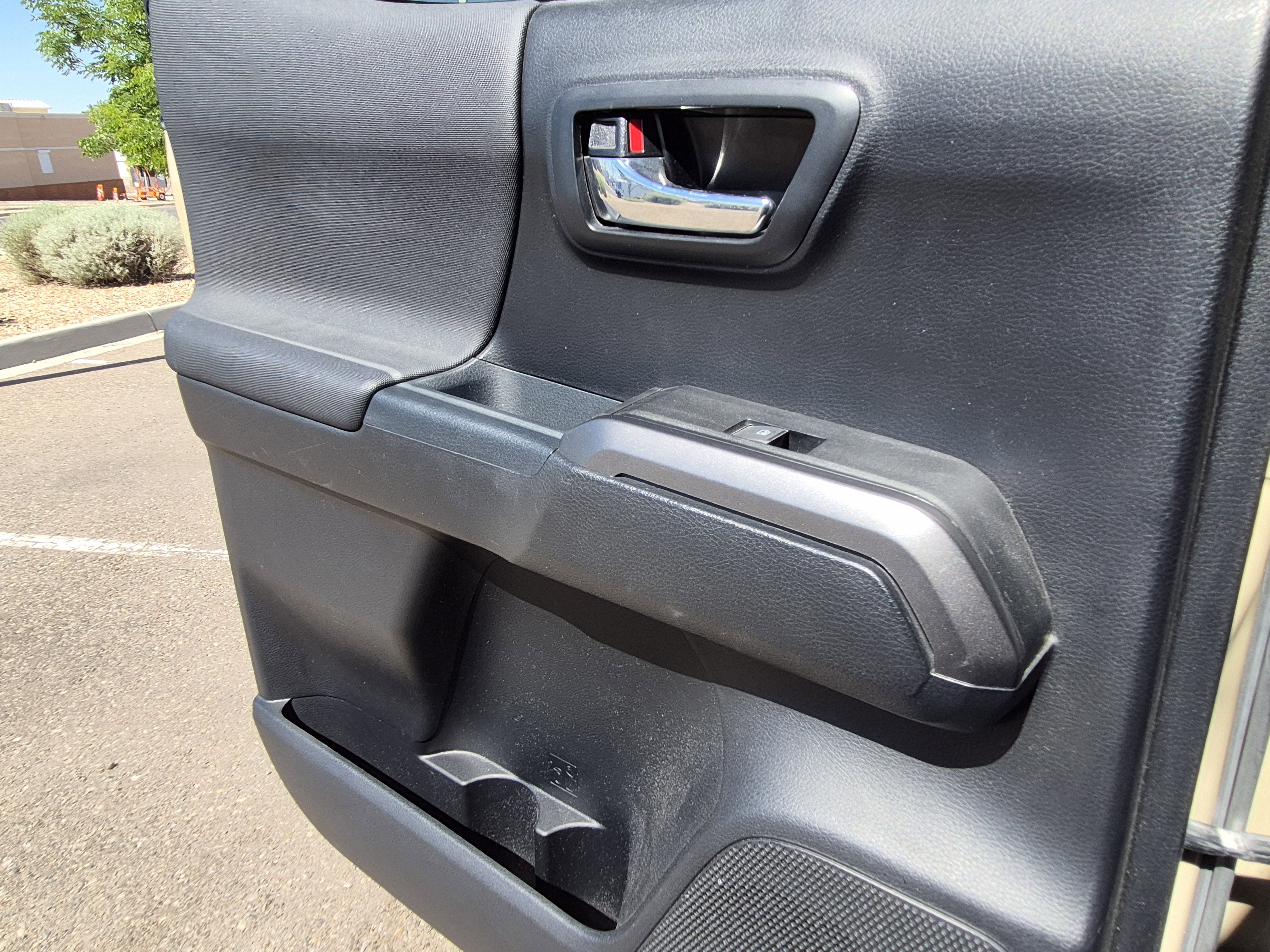 Used 2017 Toyota Tacoma TRD Sport w/ Premium & Technology Package AWD/4WD image 19