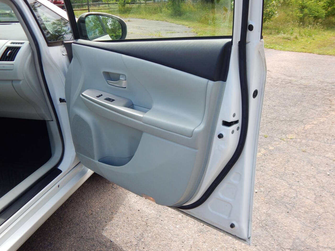 Used 2013 Toyota Prius V Five FWD image 15