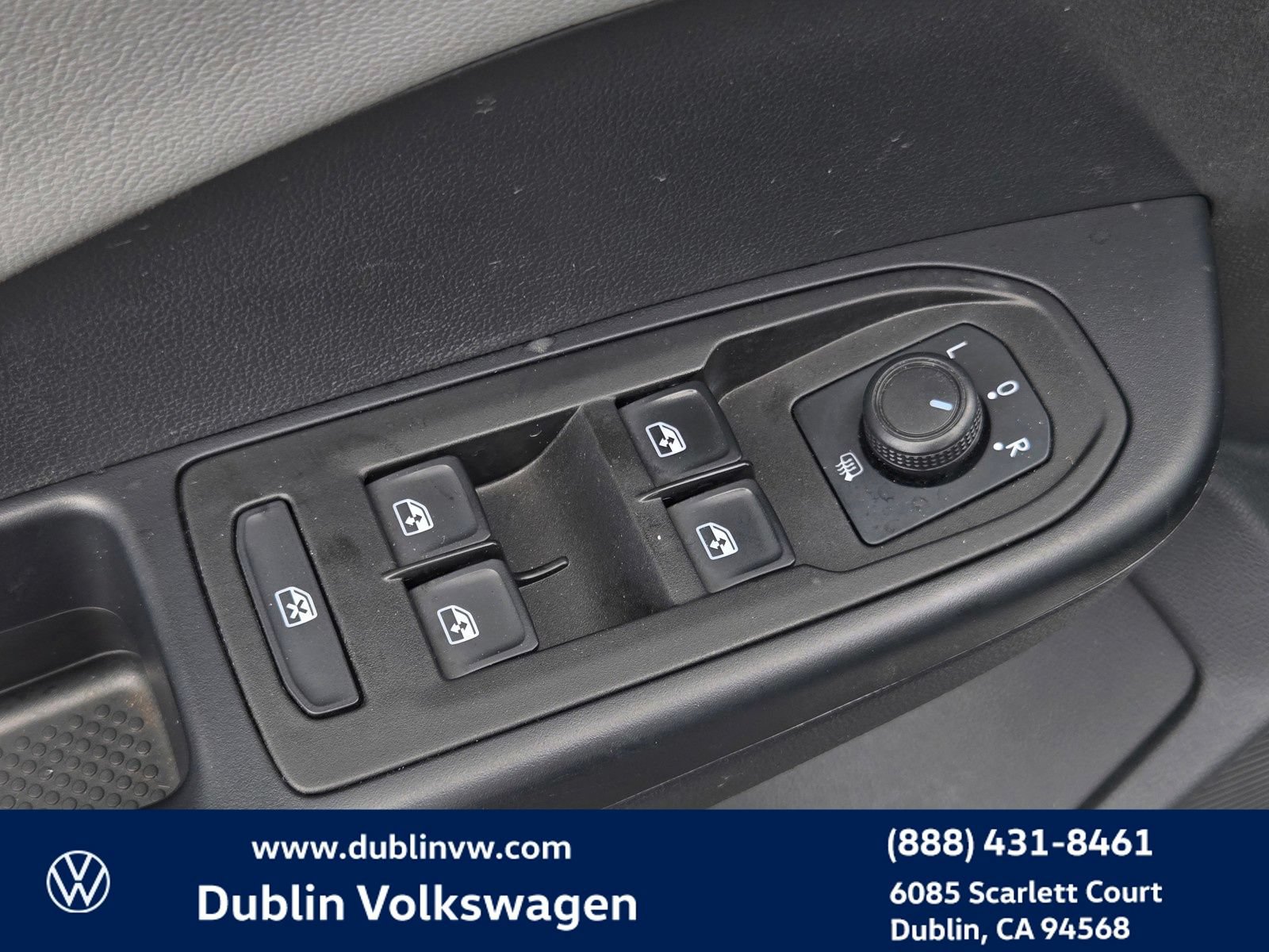 Certified 2023 Volkswagen Taos SE w/ Panoramic Sunroof Package FWD image 11