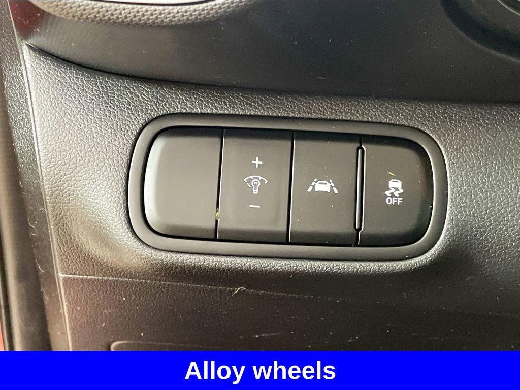 Used 2022 Hyundai Venue SEL w/ Cargo Package image 13