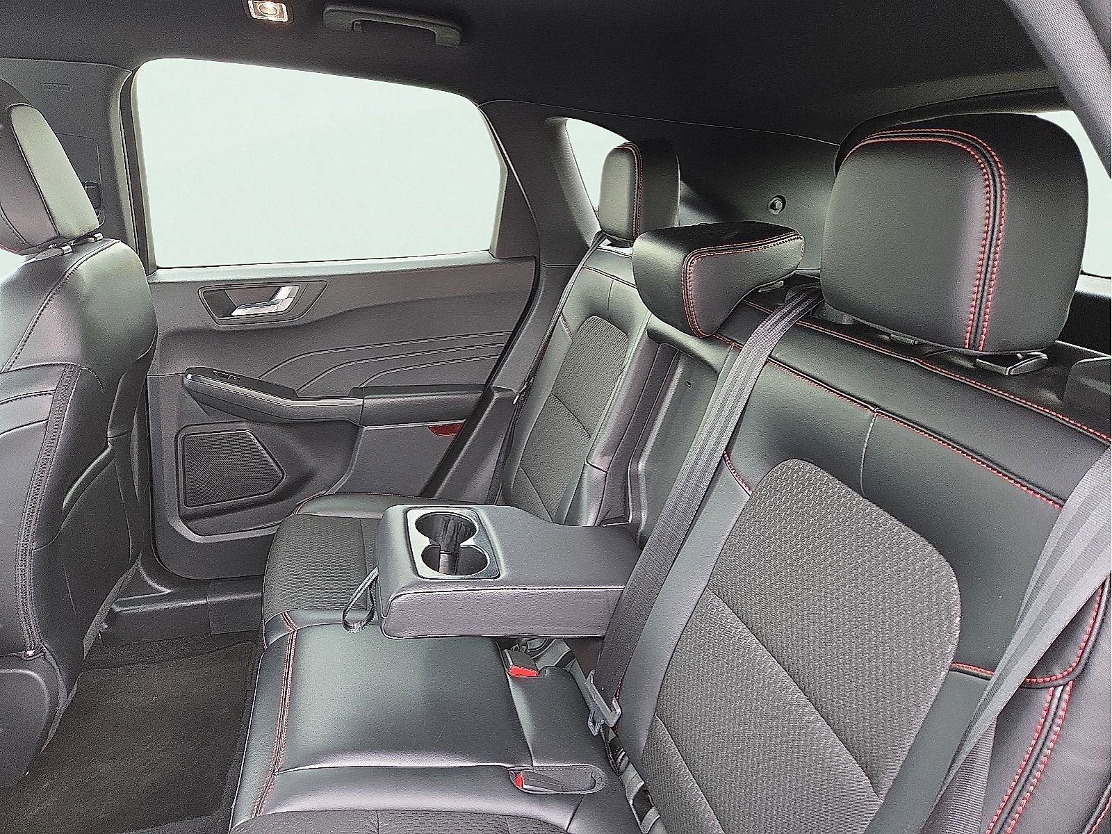 Used 2025 Ford Escape ST-Line FWD image 9