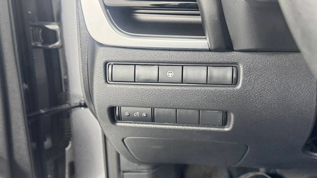 Used 2022 Nissan Rogue SV AWD/4WD image 32