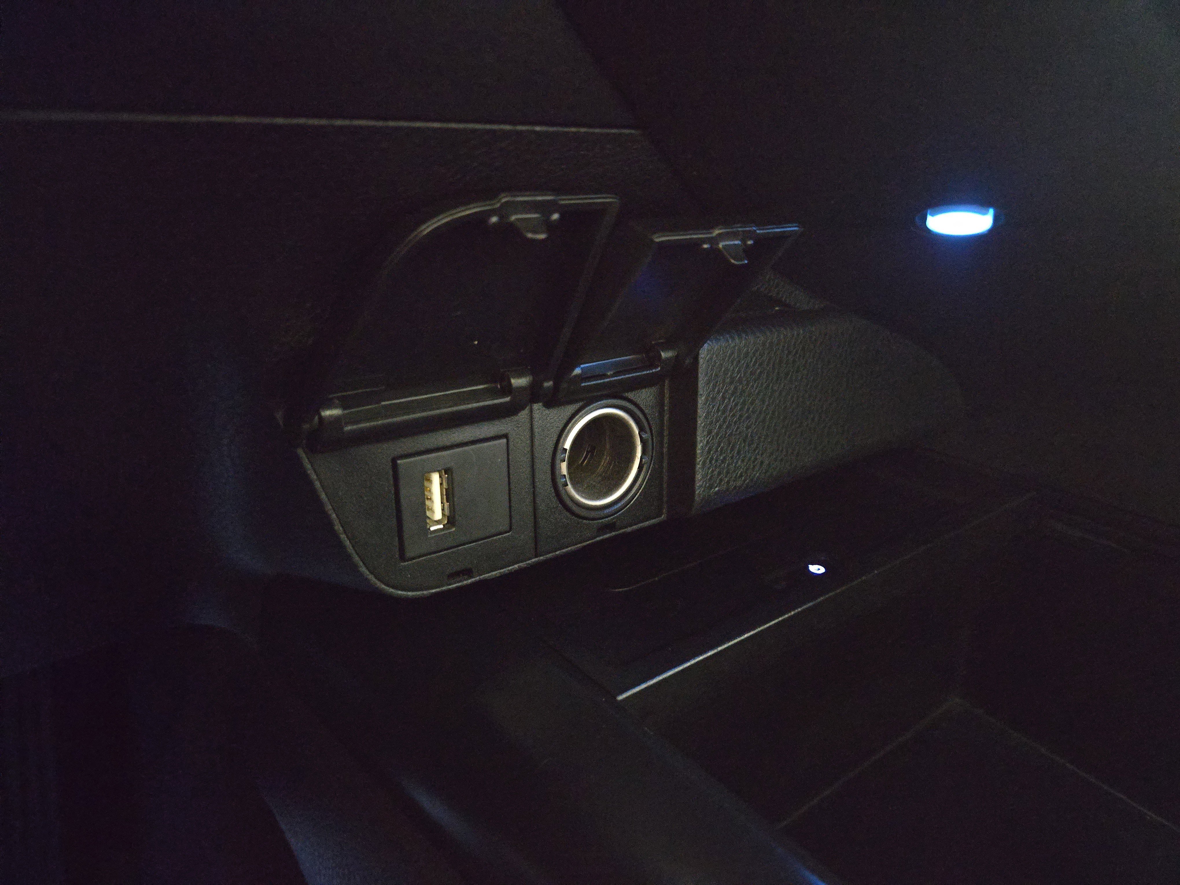 Used 2020 Toyota Camry XSE w/ Blackout Package image 26