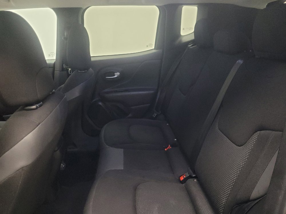 Used 2020 Jeep Renegade Altitude FWD image 18