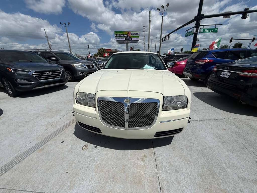 Used 2008 Chrysler 300 LX RWD image 1