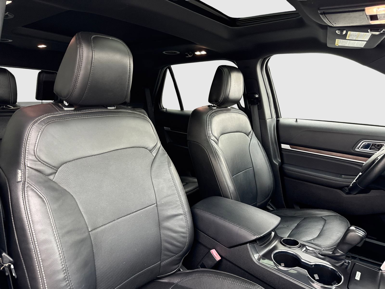 Used 2018 Ford Explorer Limited w/ Ford Safe & Smart Package FWD image 44