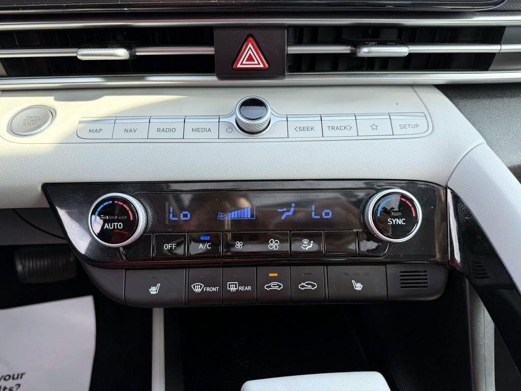 Certified 2023 Hyundai Elantra Limited FWD image 21