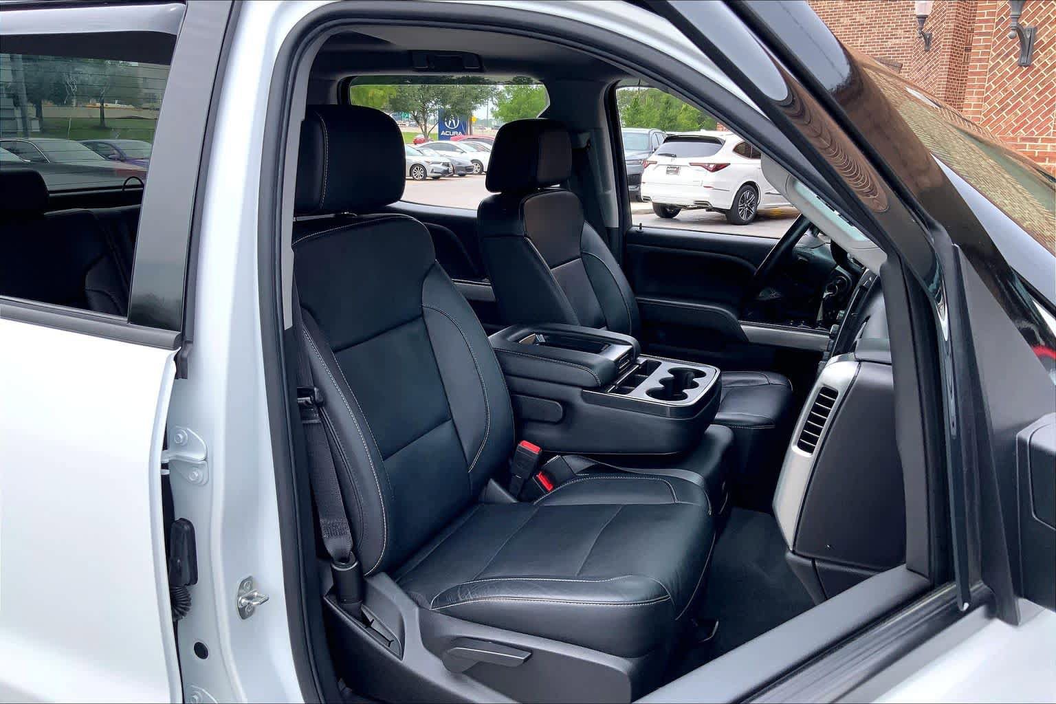 Used 2018 Chevrolet Silverado 1500 LT w/ All Star Edition AWD/4WD image 9