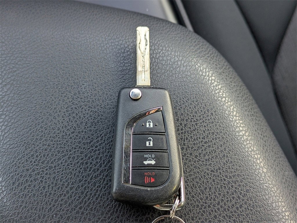 Used 2019 Toyota Camry LE image 28