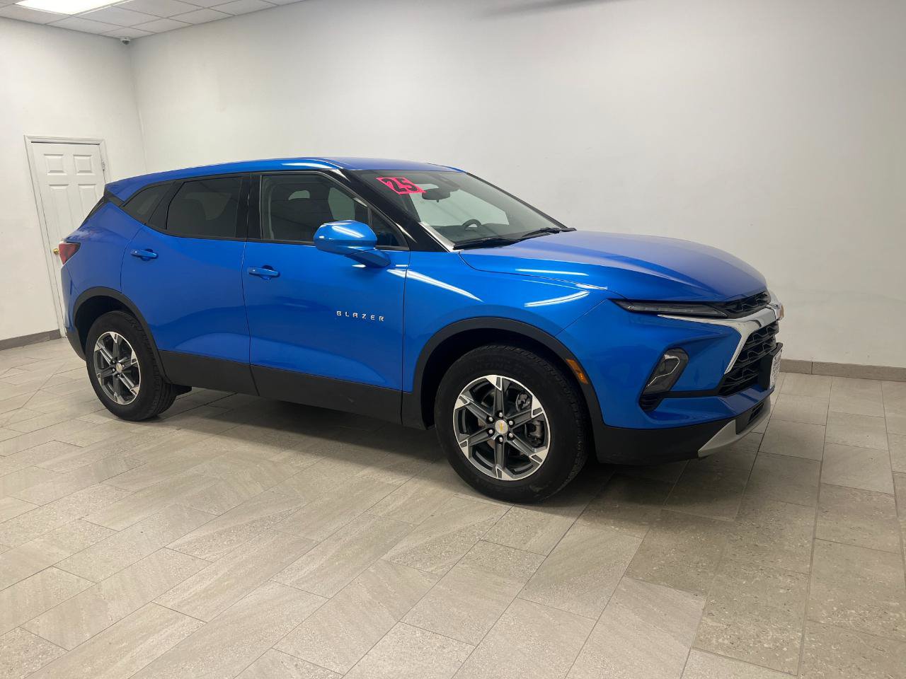 Used 2025 Chevrolet Blazer LT AWD/4WD image 14