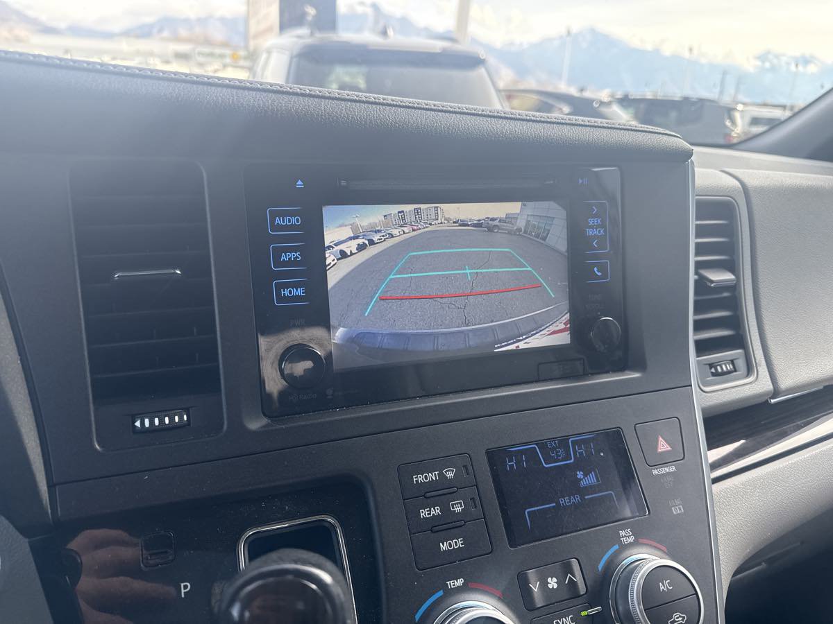 Used 2015 Toyota Sienna XLE image 26