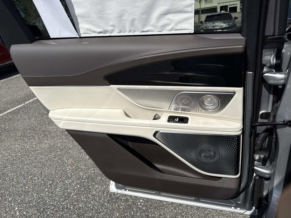 New 2025 Lincoln Nautilus Black Label w/ Jet Appearance Package image 13