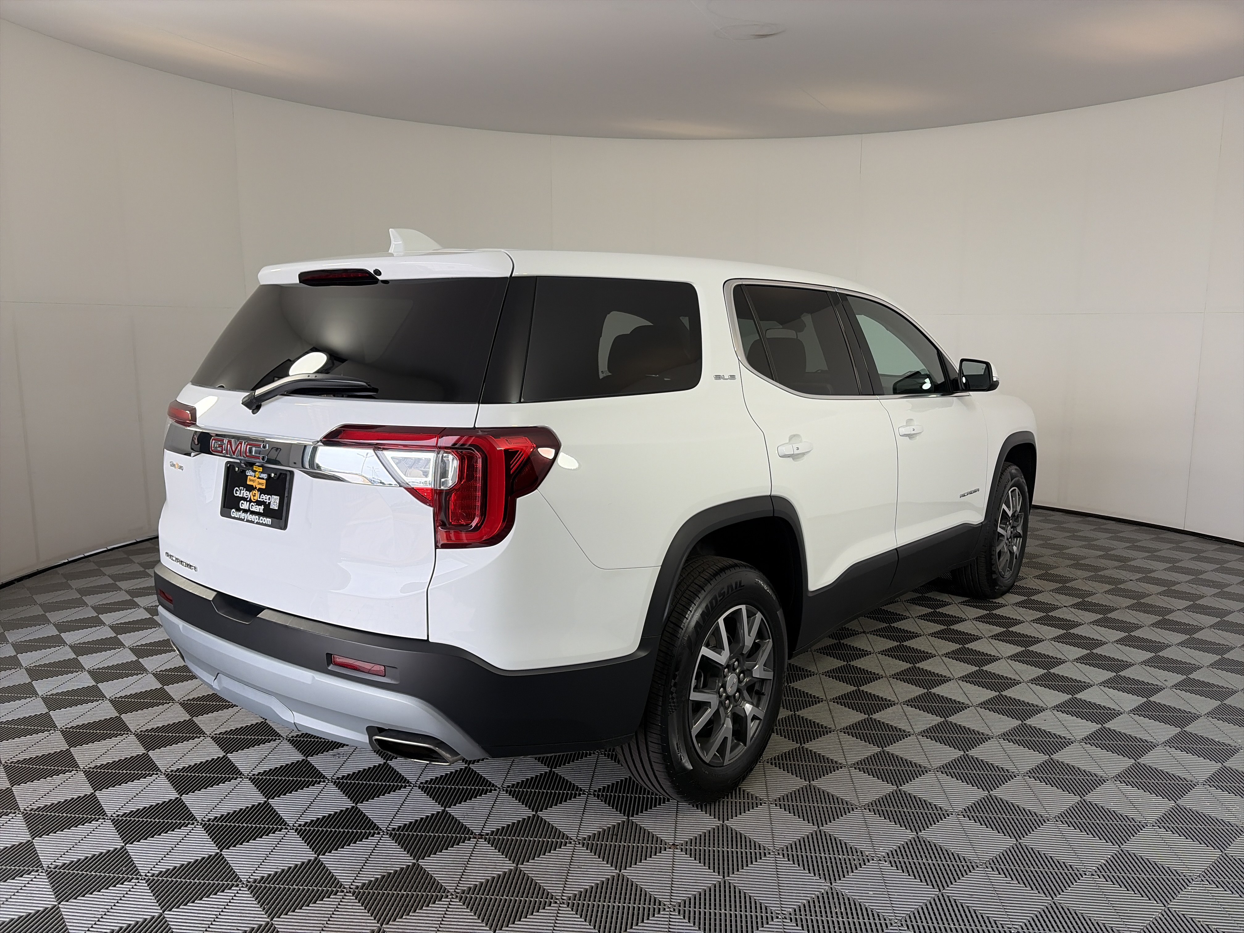 Used 2023 GMC Acadia SLE FWD image 7