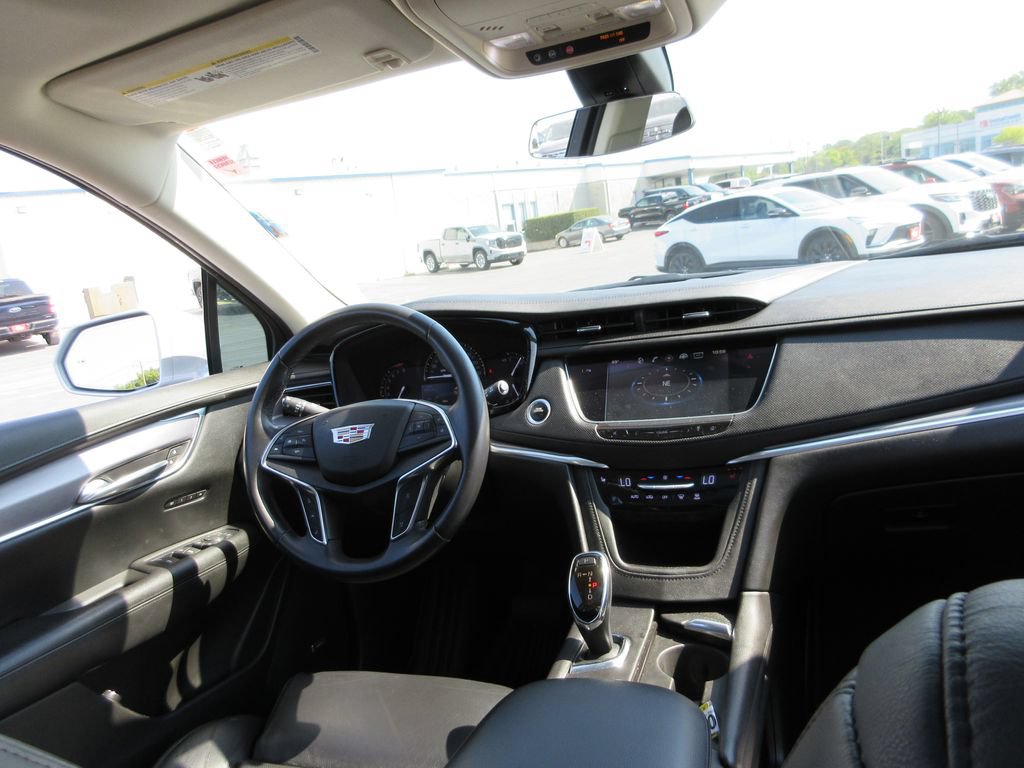 Used 2017 Cadillac XT5 Luxury w/ Driver Awareness Package AWD/4WD image 24
