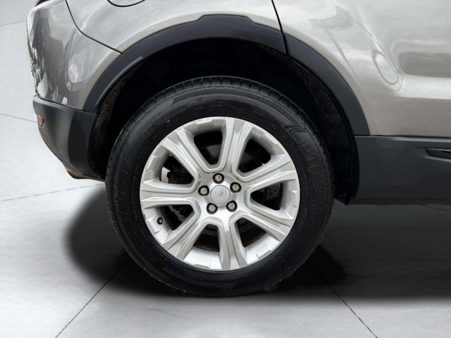 Used 2017 Land Rover Range Rover Evoque SE image 53