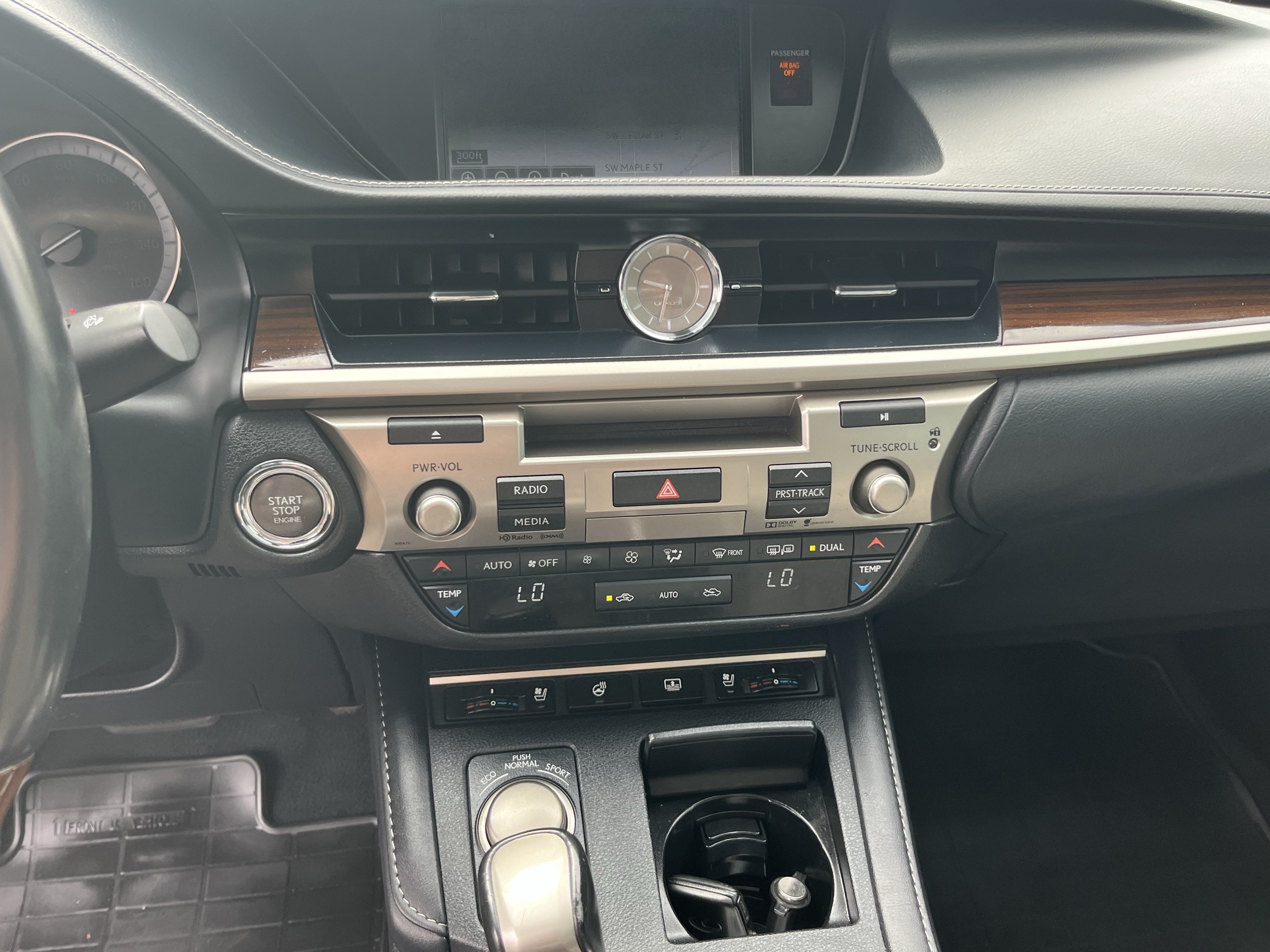 Used 2016 Lexus ES 350 w/ Luxury Package w/Wood Trim FWD image 24