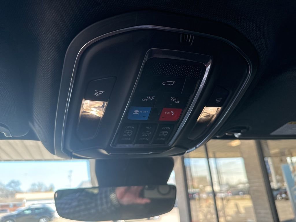 Used 2023 Jeep Wagoneer Series III w/ Premium Group I AWD/4WD image 14