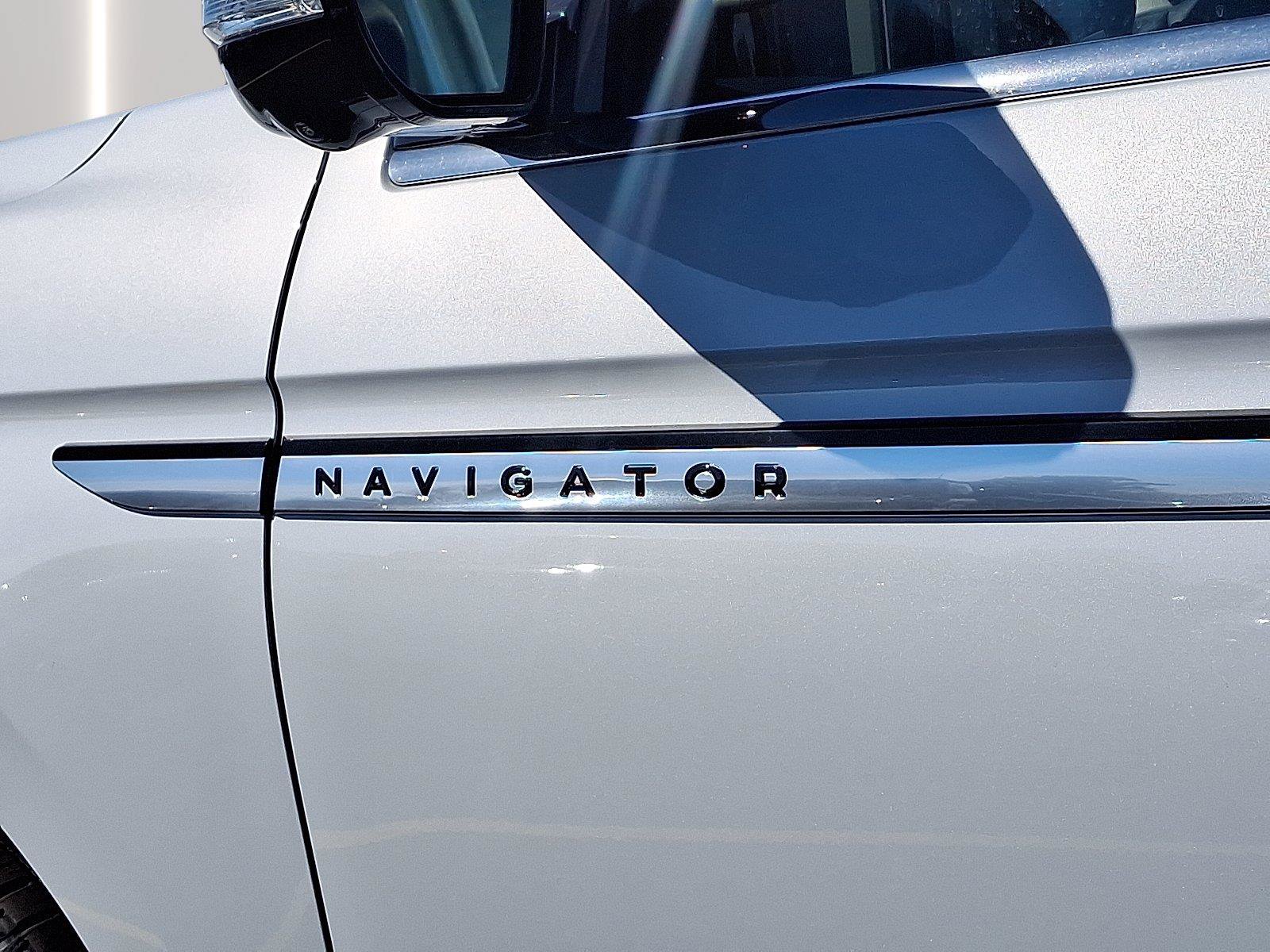 New 2025 Lincoln Navigator L Reserve AWD/4WD image 16